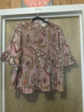 Pleated pink paisley top size US 8 one button closure at back 22 pit to pit